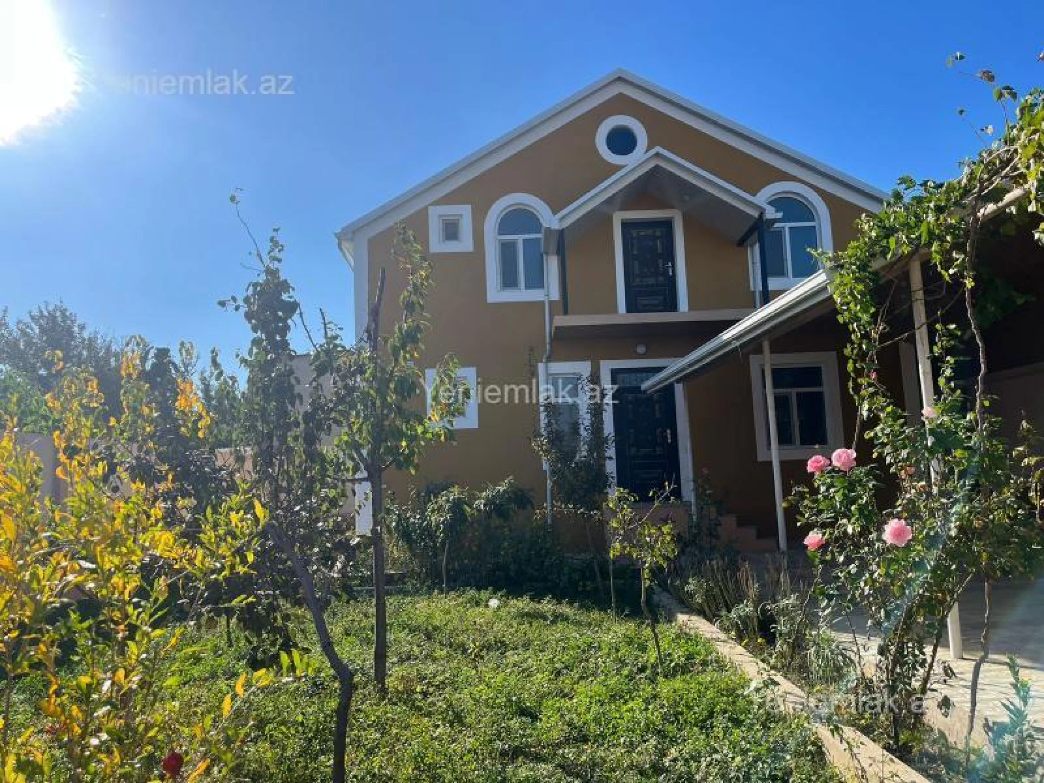 Satılır 5 otaqlı həyət evi 200 m²