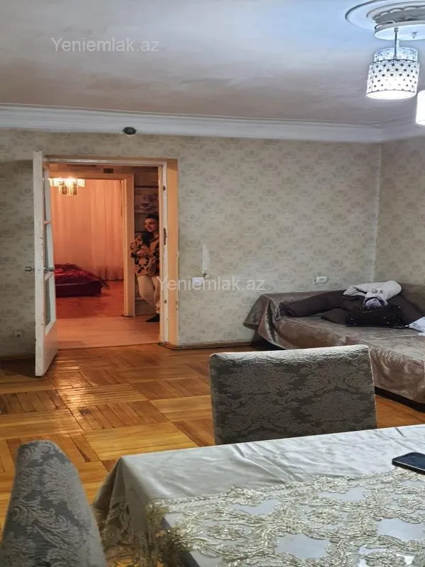 Satılır 2 otaqlı köhnə tikili 70 m²
