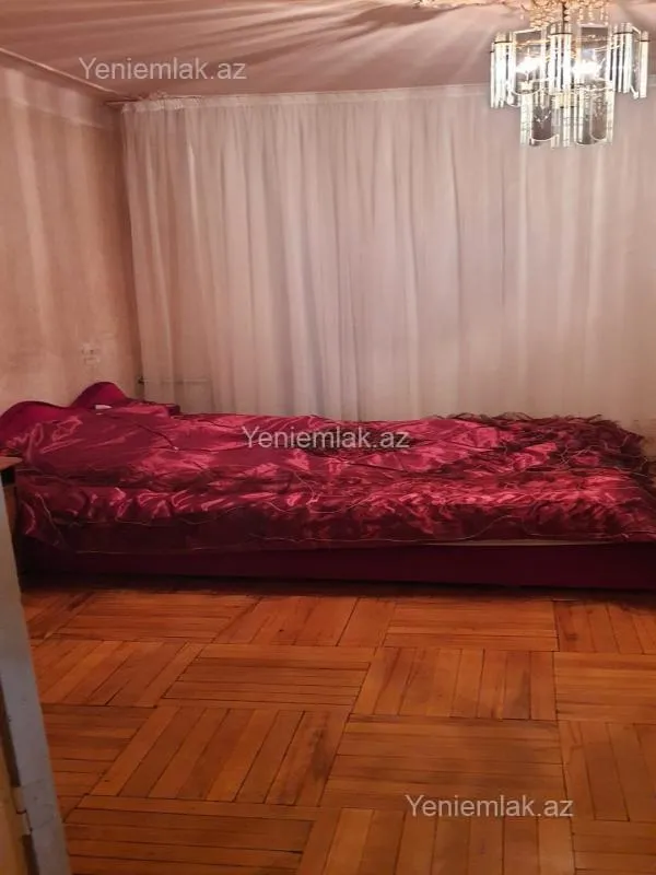 Satılır 2 otaqlı köhnə tikili 70 m²