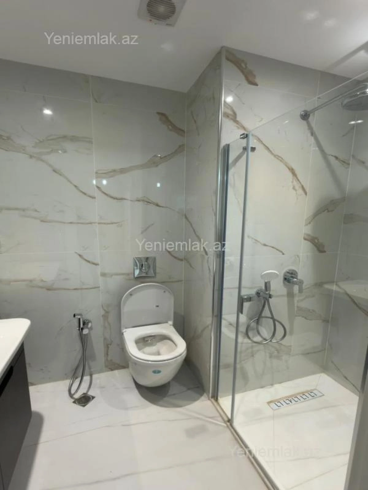 Satılır 3 otaqlı yeni tikili 83 m²