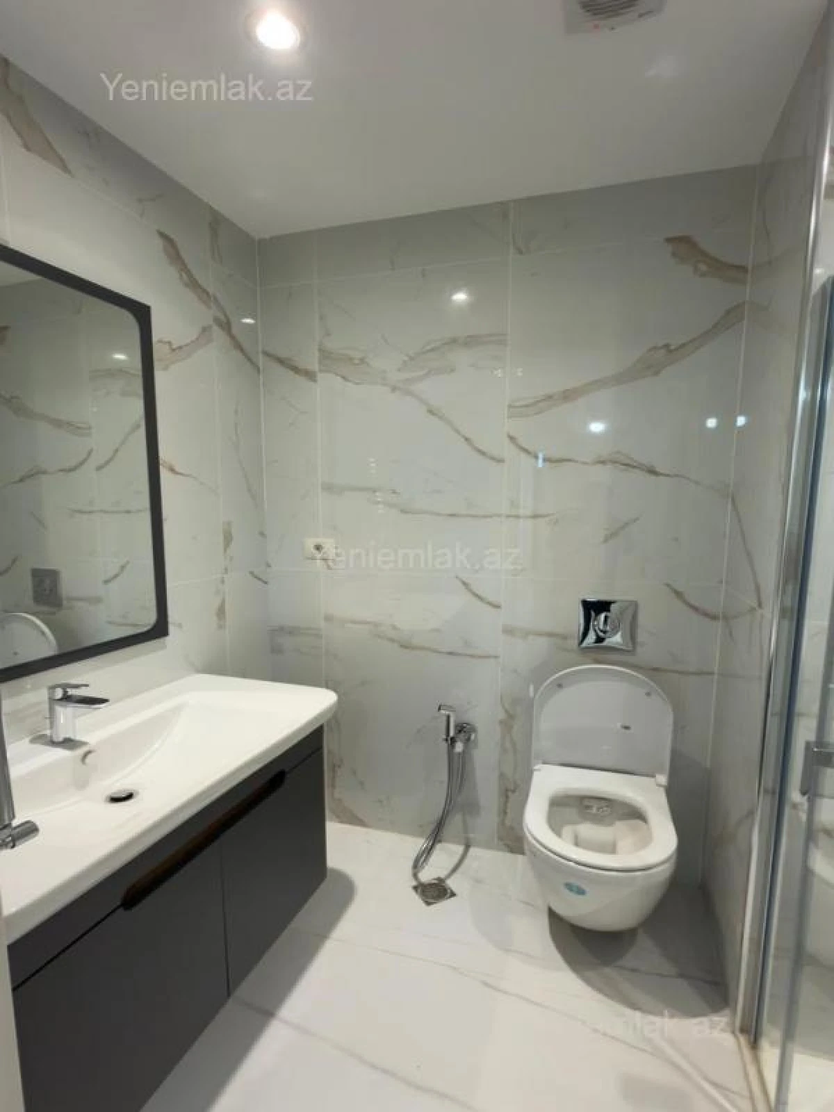 Satılır 3 otaqlı yeni tikili 83 m²