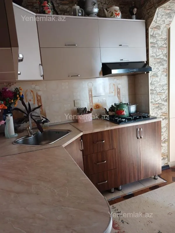 Satılır 3 otaqlı köhnə tikili 85 m²