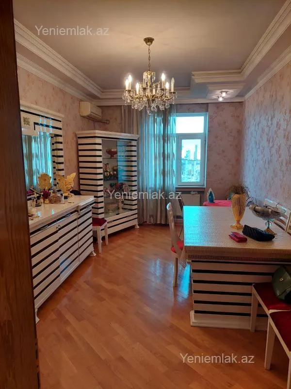 Satılır 4 otaqlı yeni tikili 200 m²