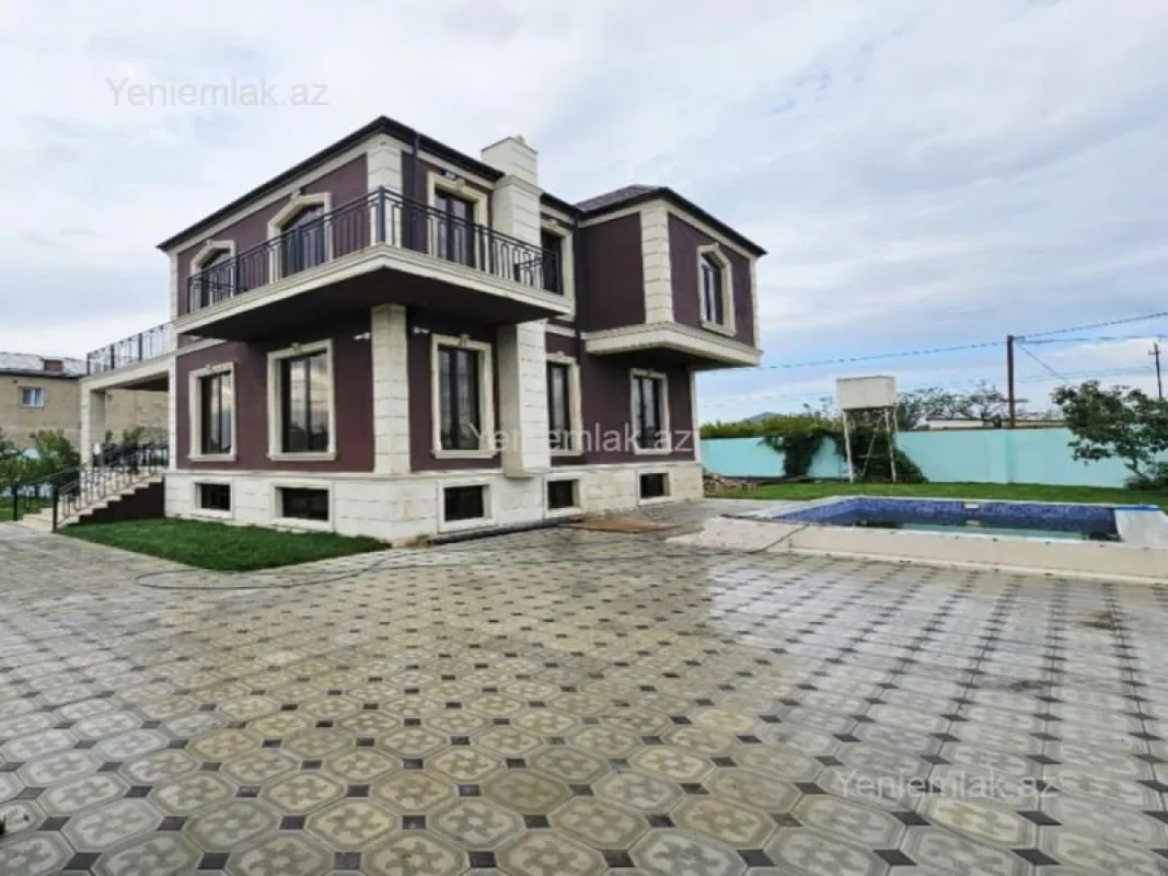 Satılır 11 otaqlı həyət evi 450 m²