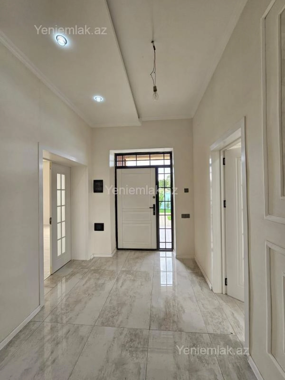 Satılır 11 otaqlı həyət evi 450 m²