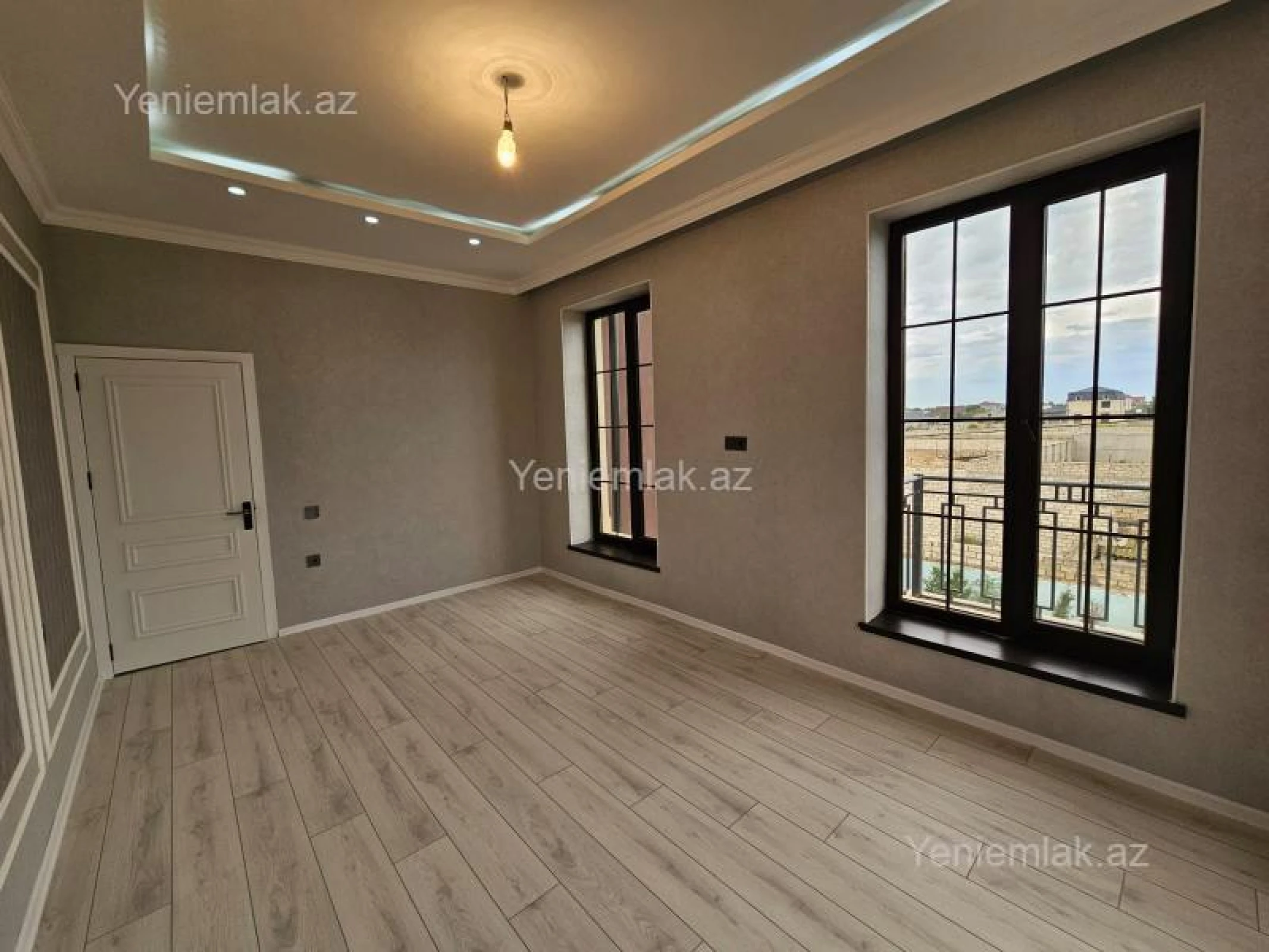 Satılır 11 otaqlı həyət evi 450 m²