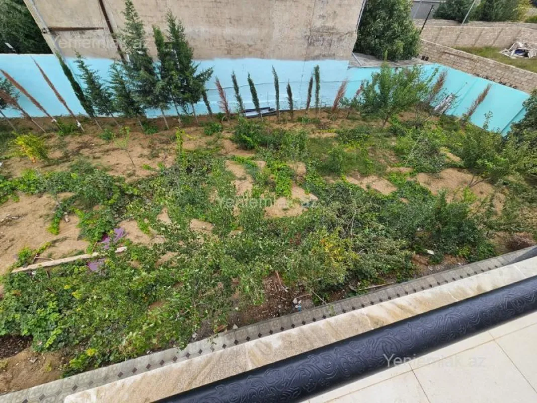 Satılır 11 otaqlı həyət evi 450 m²