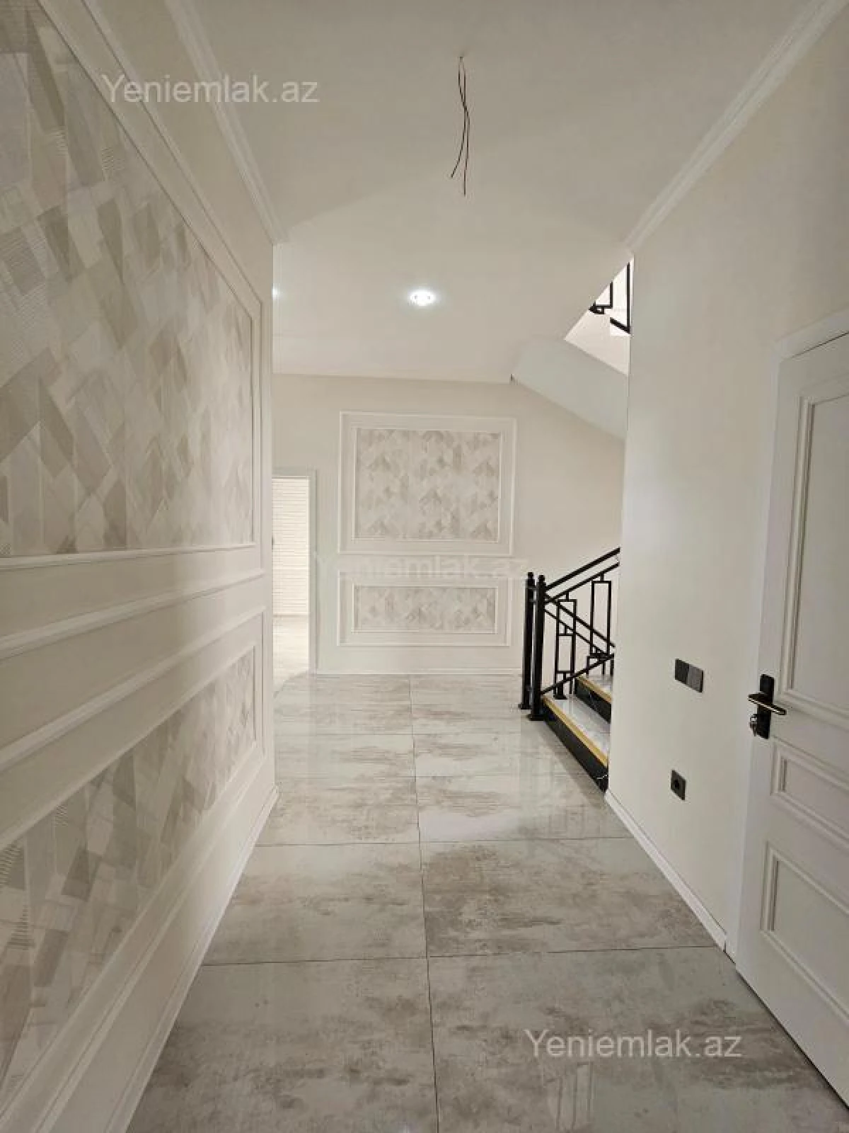 Satılır 11 otaqlı həyət evi 450 m²