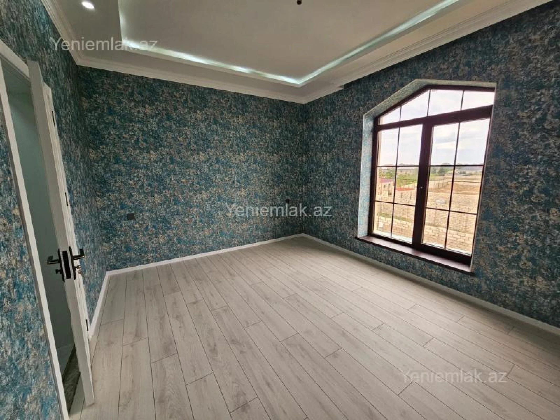 Satılır 11 otaqlı həyət evi 450 m²
