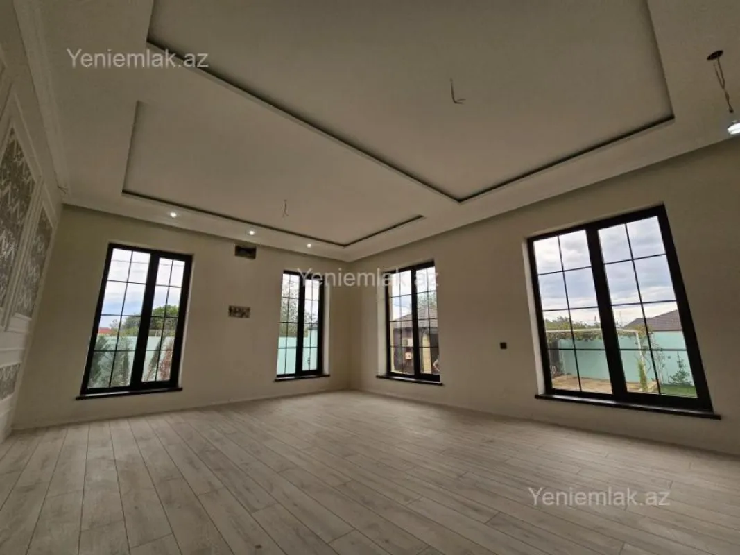 Satılır 11 otaqlı həyət evi 450 m²