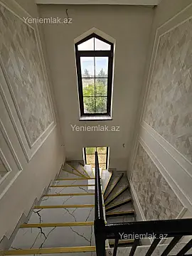 Satılır 11 otaqlı həyət evi 450 m²