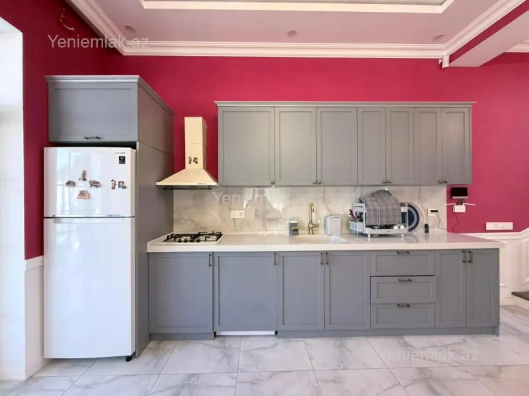 Satılır 5 otaqlı həyət evi 270 m²