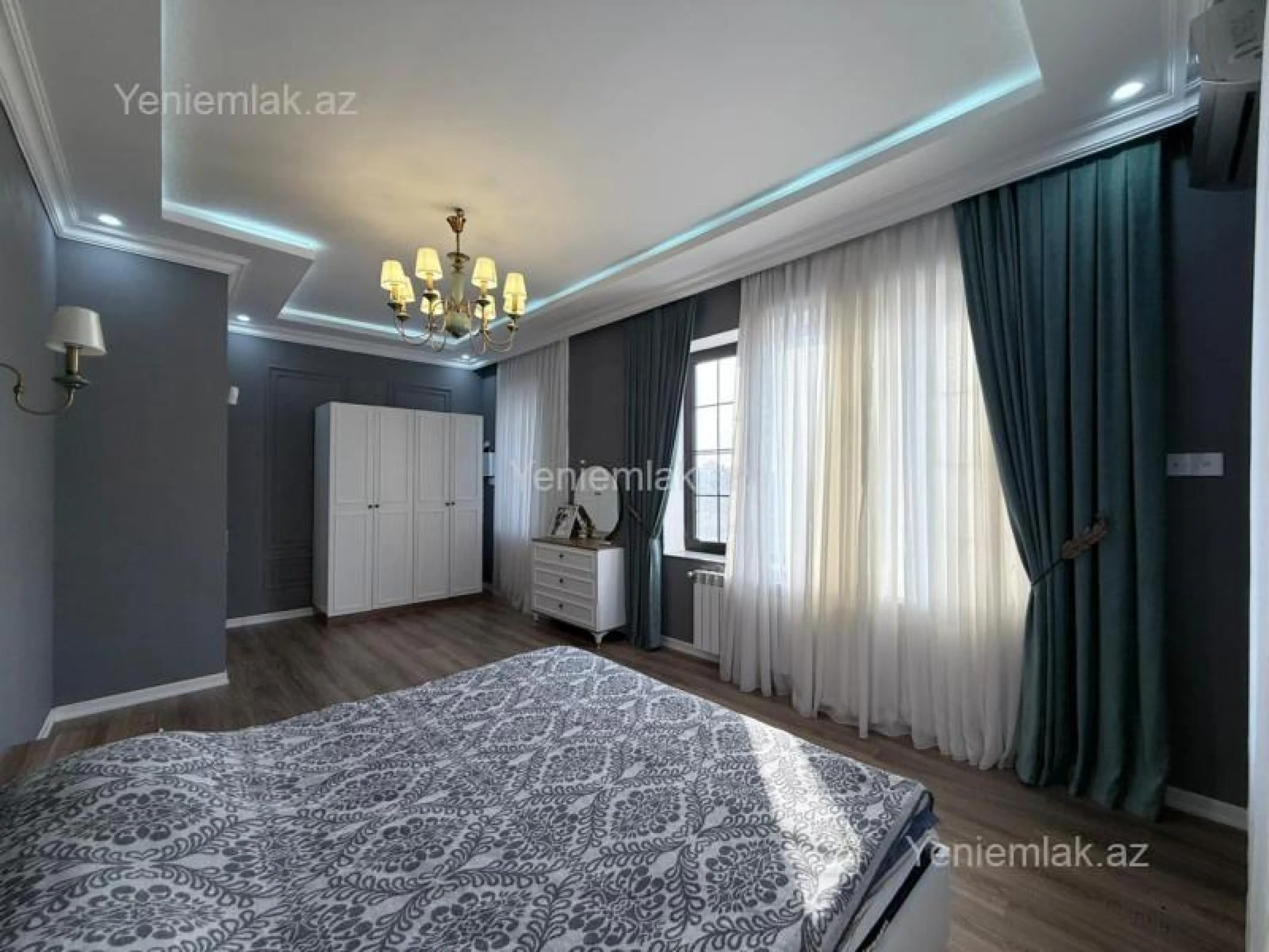 Satılır 5 otaqlı həyət evi 270 m²