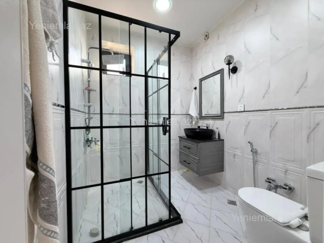 Satılır 5 otaqlı həyət evi 270 m²