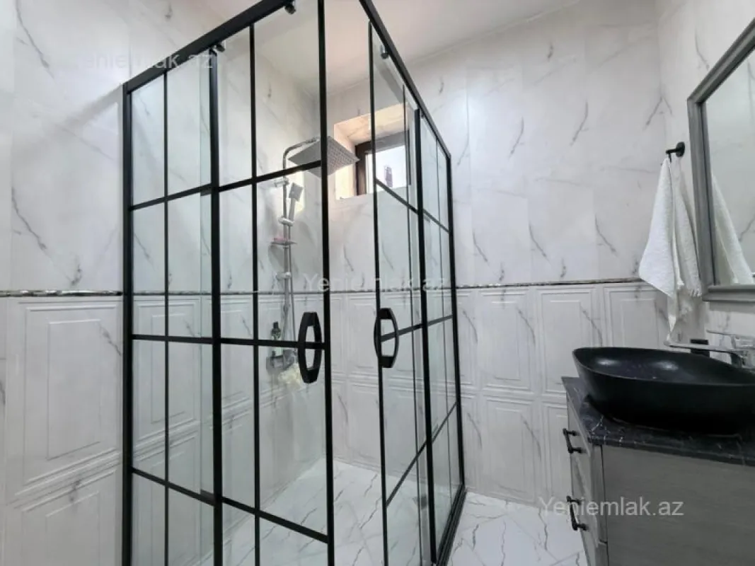 Satılır 5 otaqlı həyət evi 270 m²