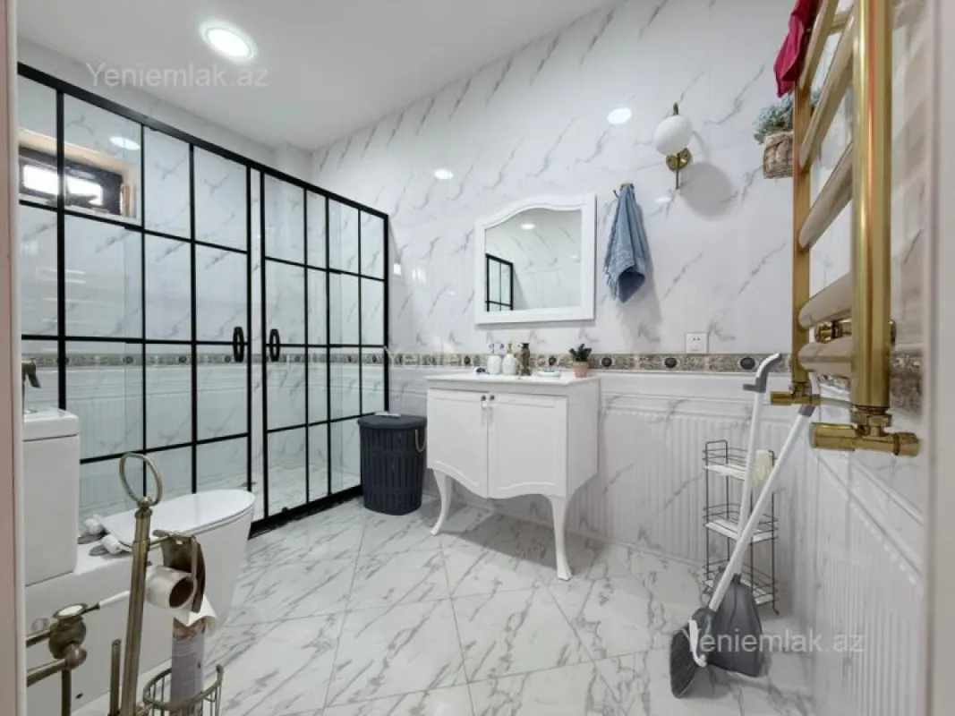 Satılır 5 otaqlı həyət evi 270 m²