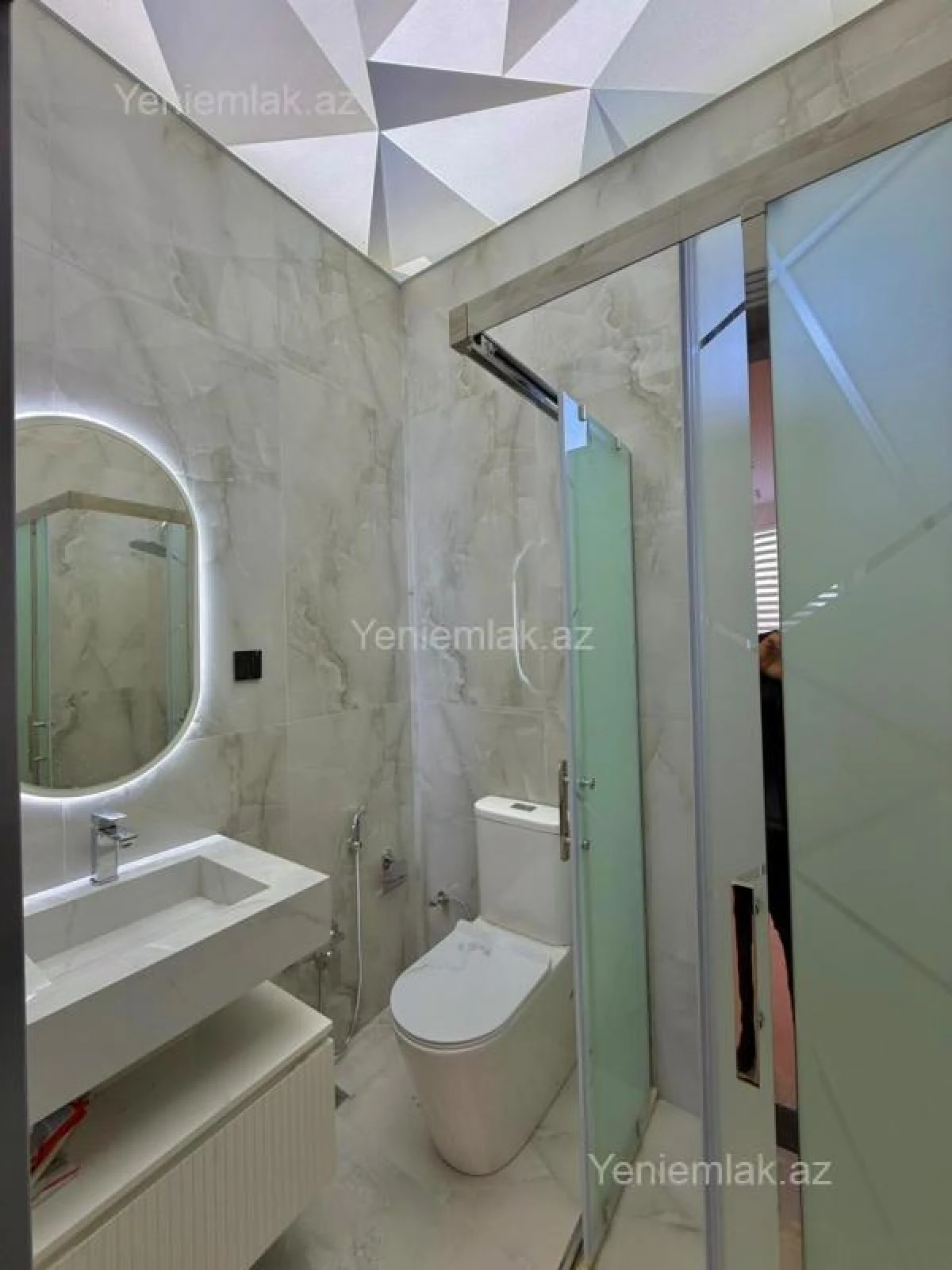 Satılır 5 otaqlı həyət evi 200 m²