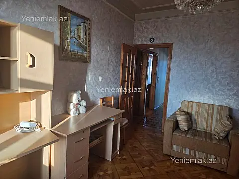 Satılır 4 otaqlı köhnə tikili 100 m²