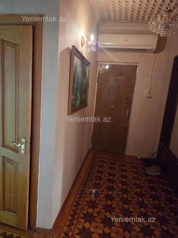 Satılır 4 otaqlı köhnə tikili 100 m²