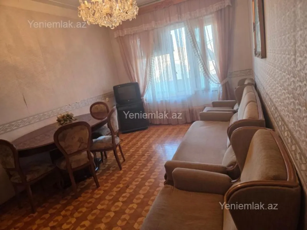 Satılır 4 otaqlı köhnə tikili 100 m²