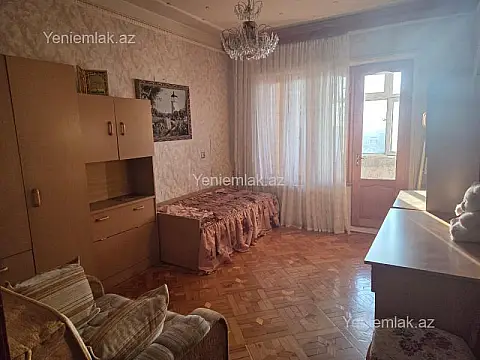 Satılır 4 otaqlı köhnə tikili 100 m²