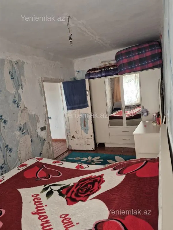 Satılır 4 otaqlı köhnə tikili 90 m²