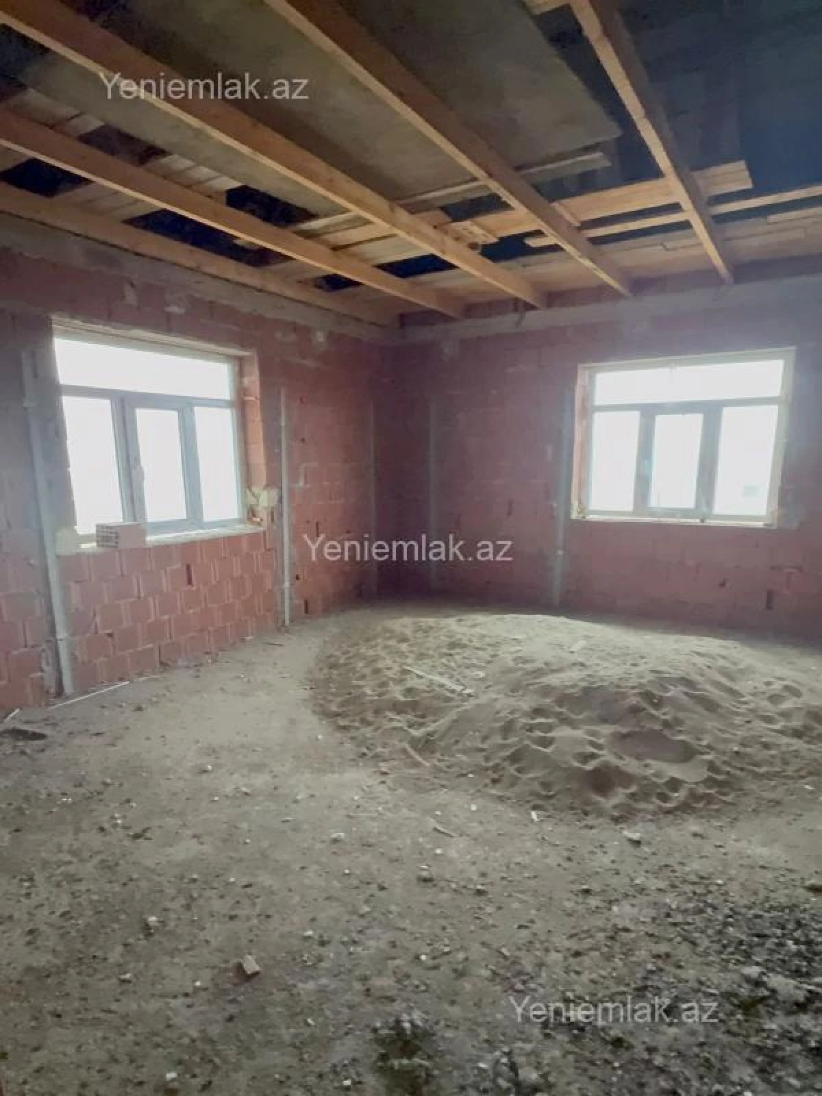 Satılır 6 otaqlı həyət evi 288 m²