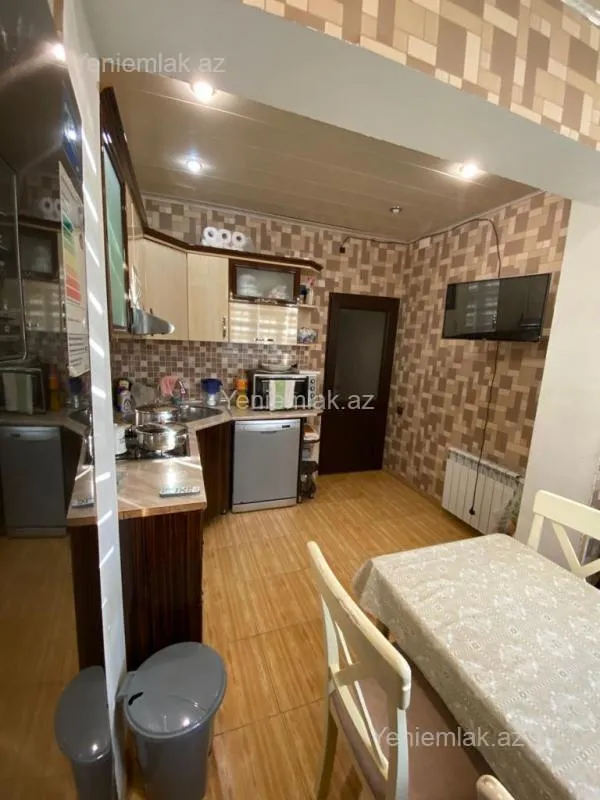 Satılır 3 otaqlı köhnə tikili 85 m²
