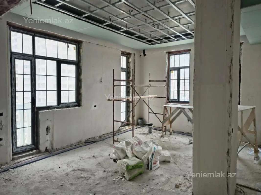 Satılır 6 otaqlı yeni tikili 270 m²