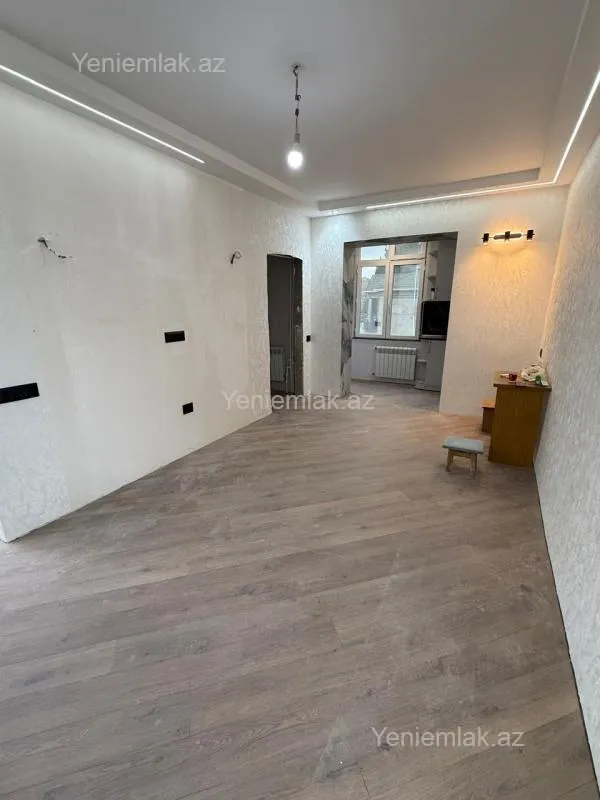 Satılır 1 otaqlı köhnə tikili 40 m²
