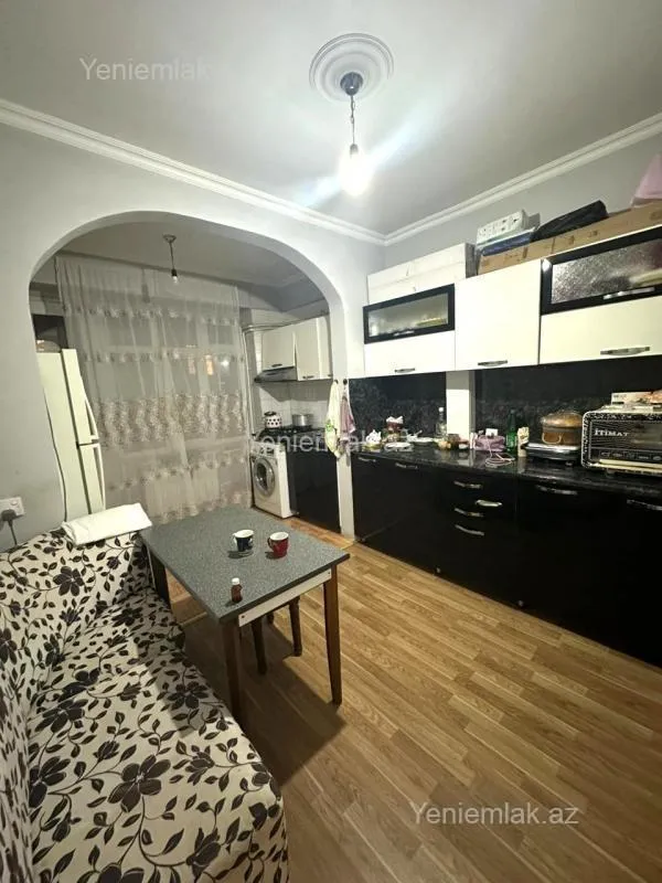 Satılır 2 otaqlı köhnə tikili 60 m²