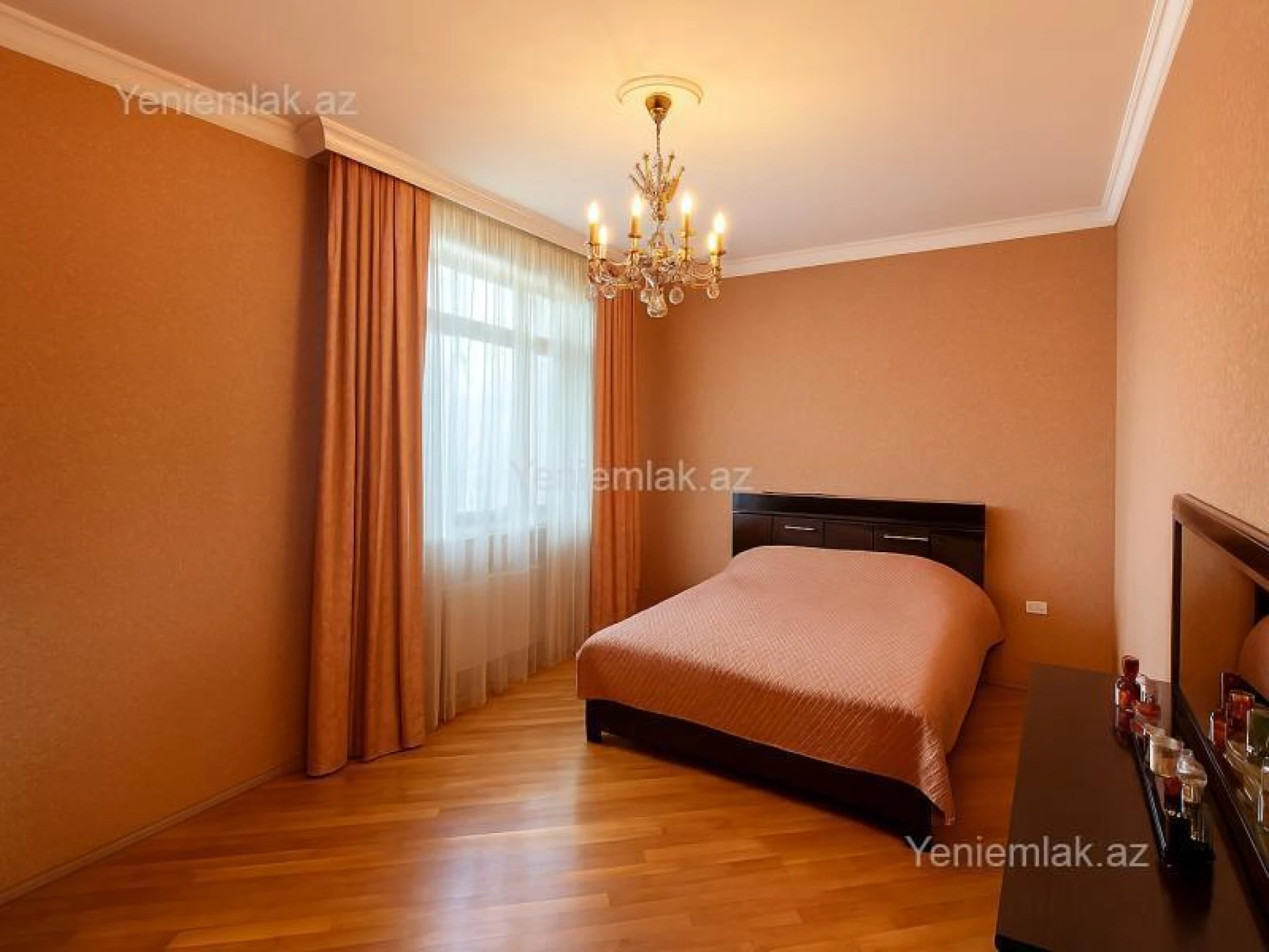 Satılır 3 otaqlı yeni tikili 135 m²