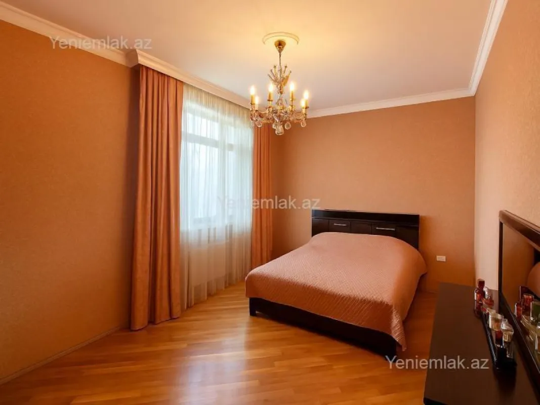 Satılır 3 otaqlı yeni tikili 135 m²