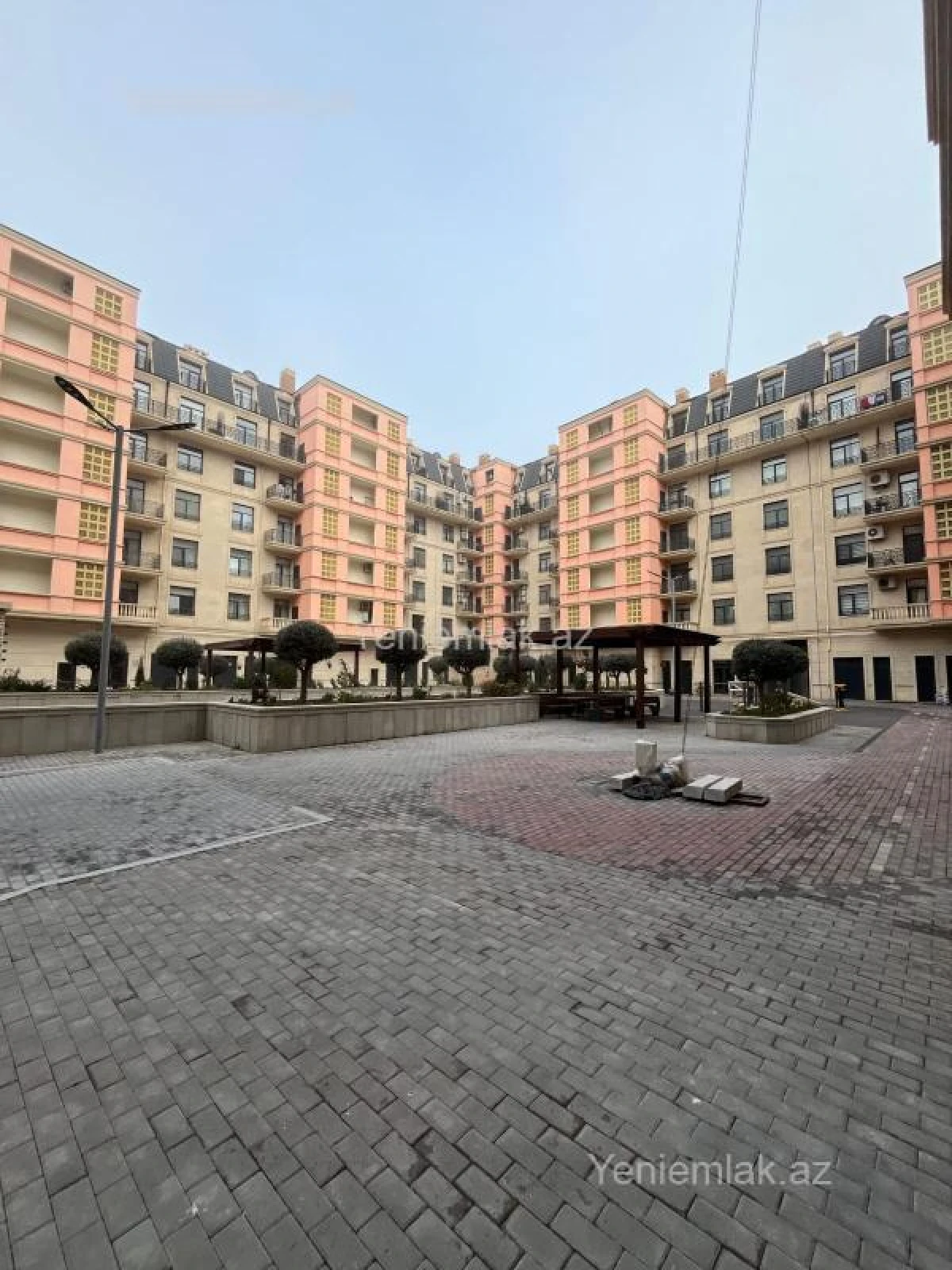 Satılır 4 otaqlı yeni tikili 200 m²