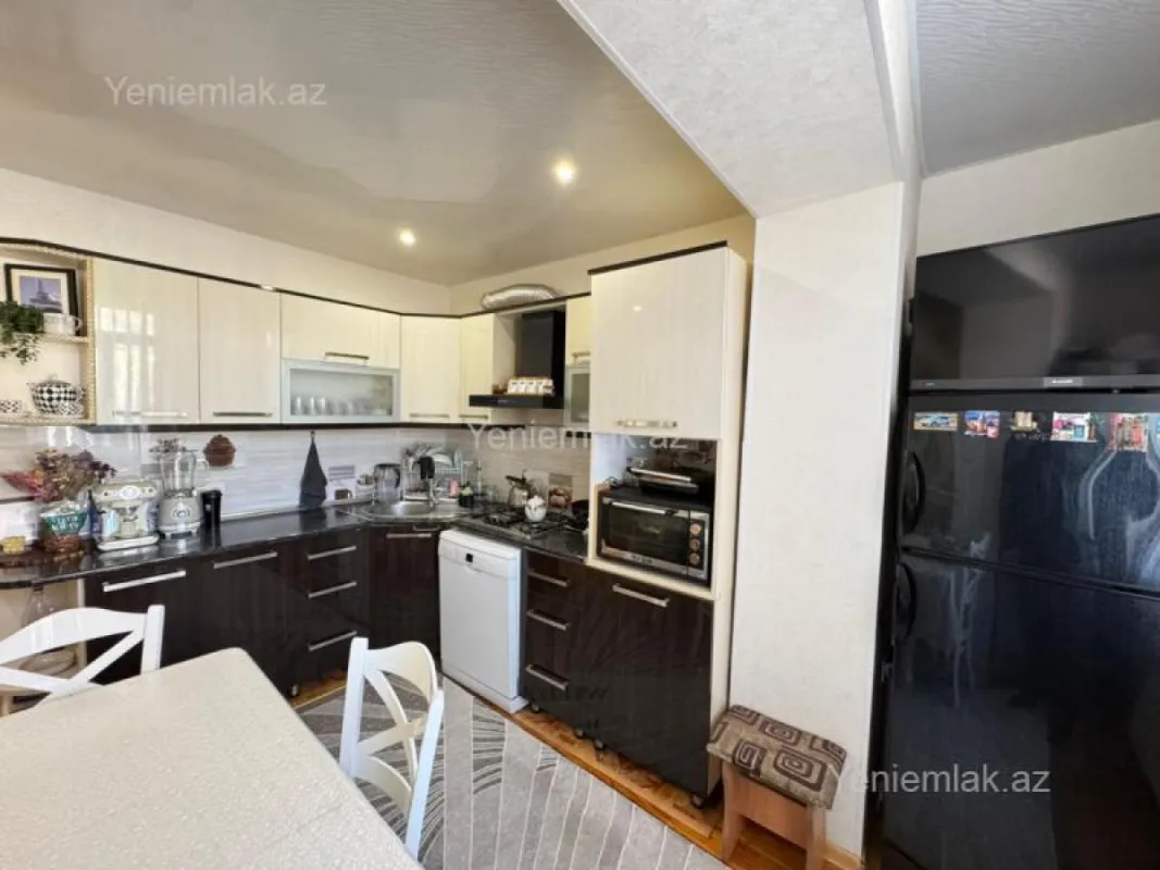 Satılır 3 otaqlı köhnə tikili 75 m²