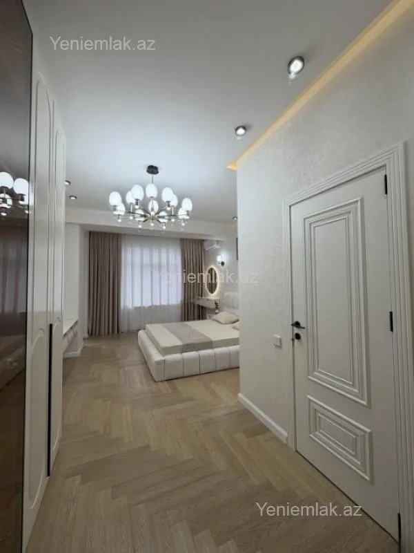 Satılır 3 otaqlı yeni tikili 135 m²