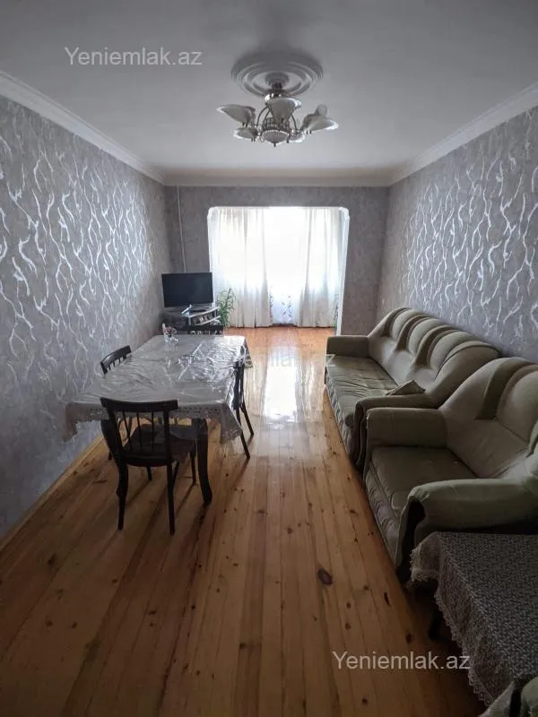 Satılır 4 otaqlı köhnə tikili 105 m²