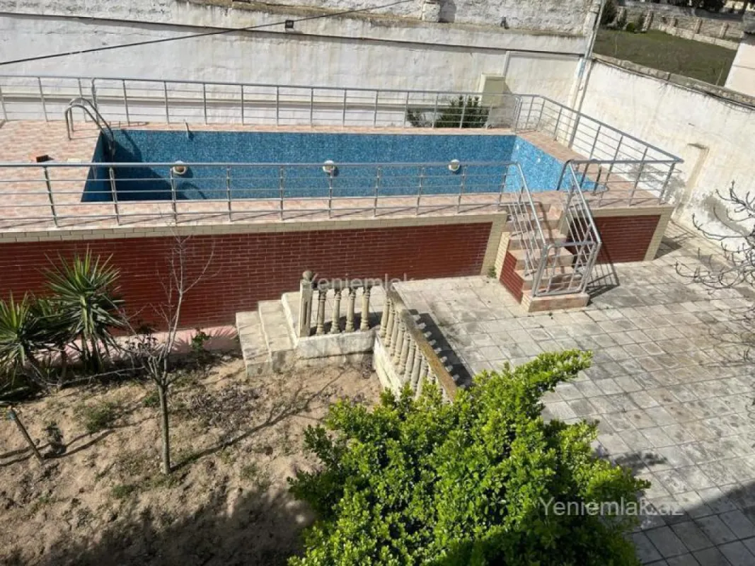 Satılır 7 otaqlı həyət evi 235 m²