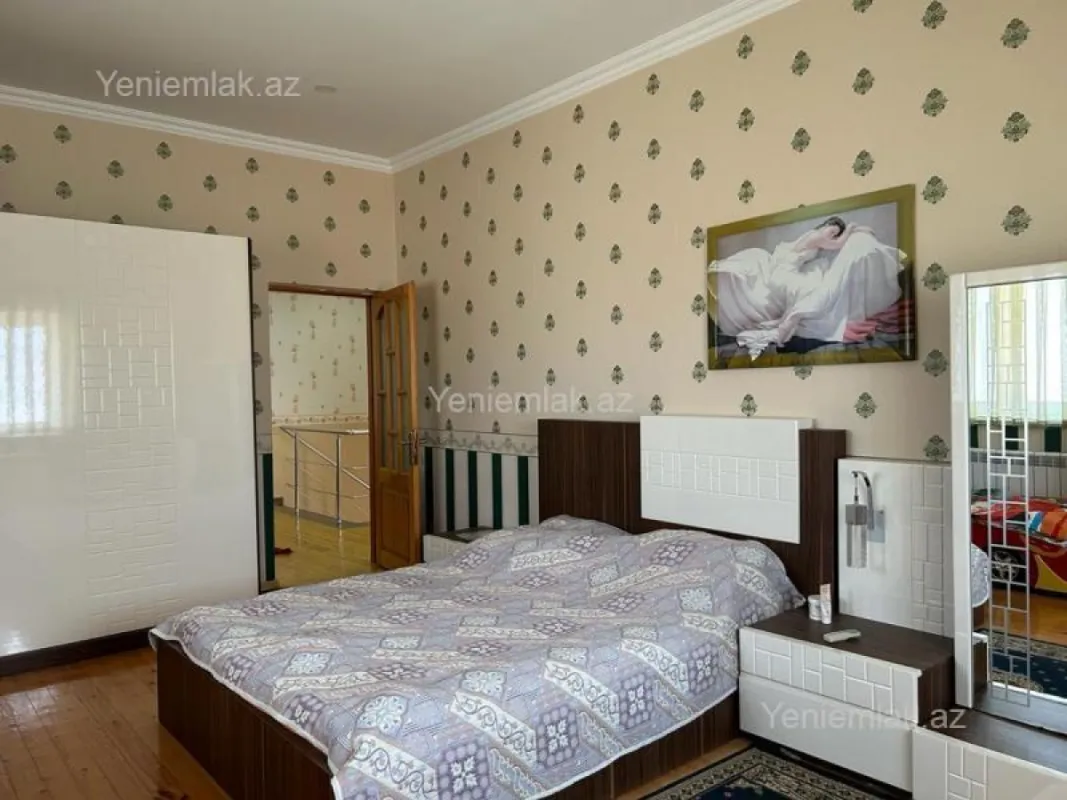 Satılır 7 otaqlı həyət evi 235 m²