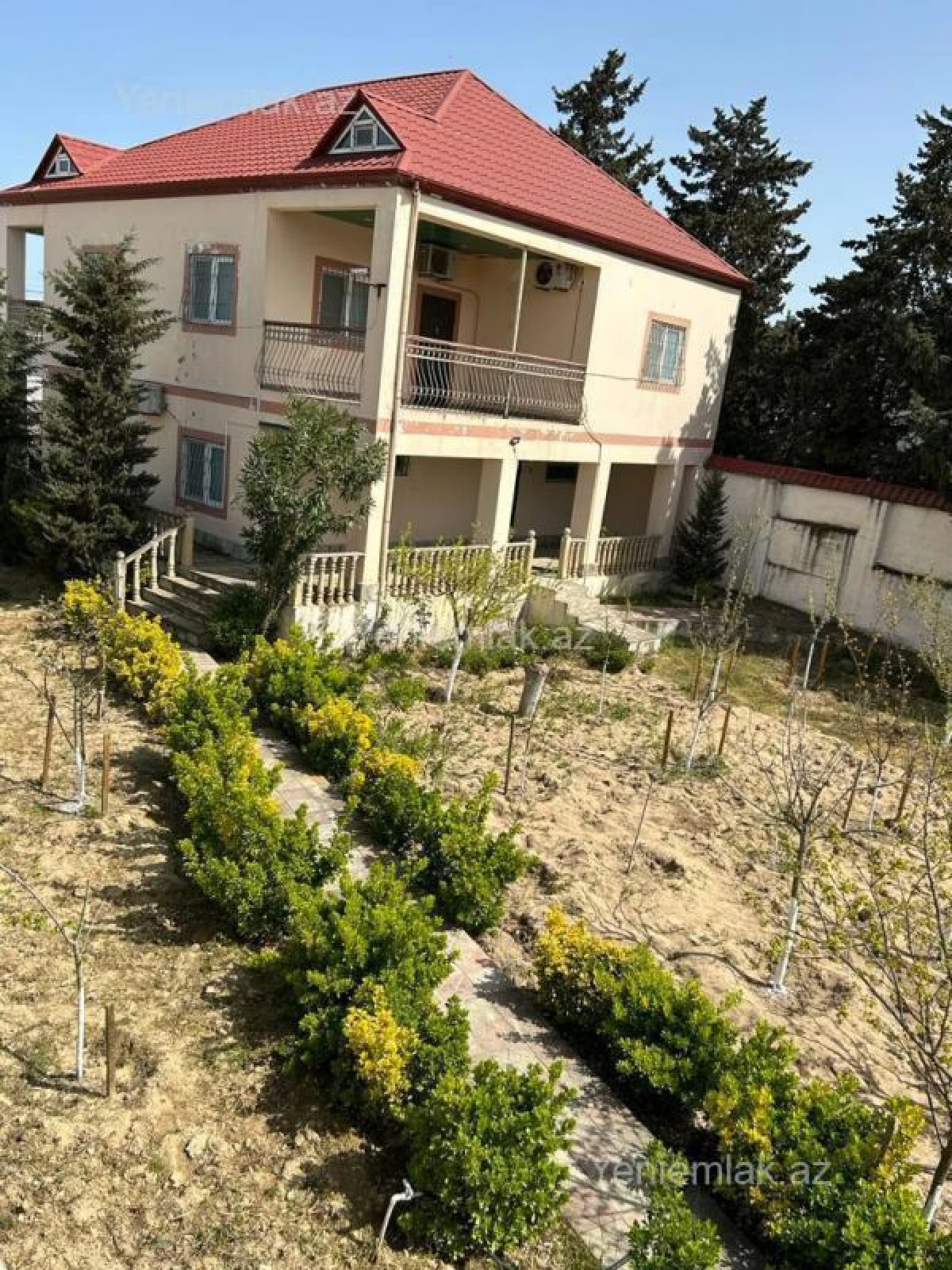 Satılır 7 otaqlı həyət evi 235 m²