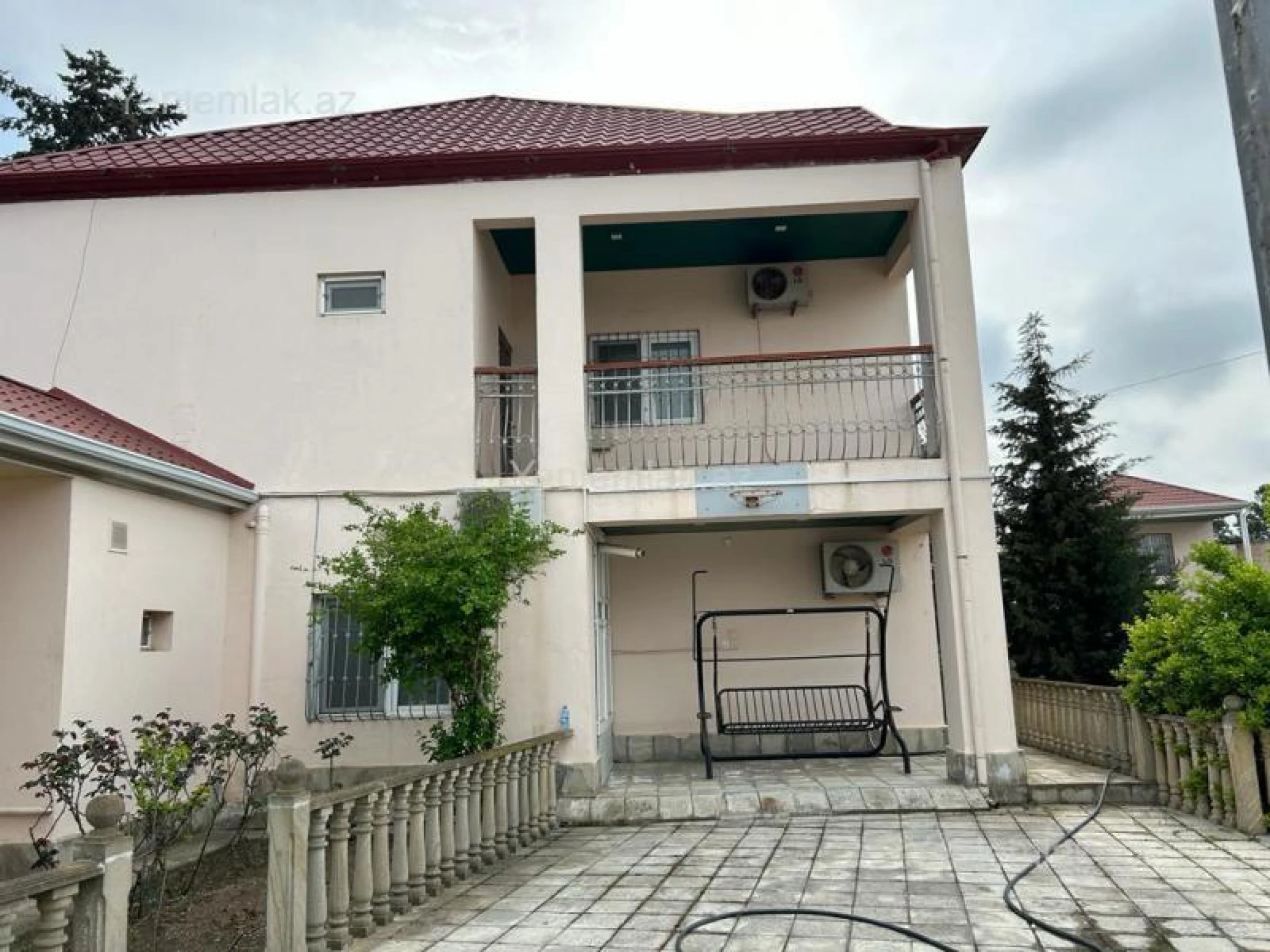 Satılır 7 otaqlı həyət evi 235 m²