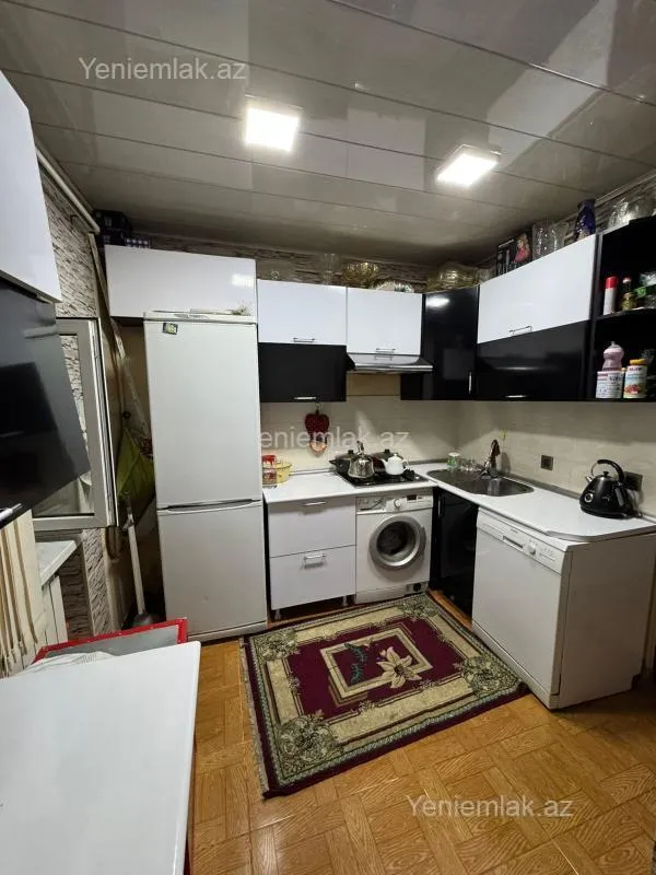 Satılır 4 otaqlı köhnə tikili 110 m²