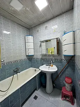 Satılır 4 otaqlı köhnə tikili 110 m²
