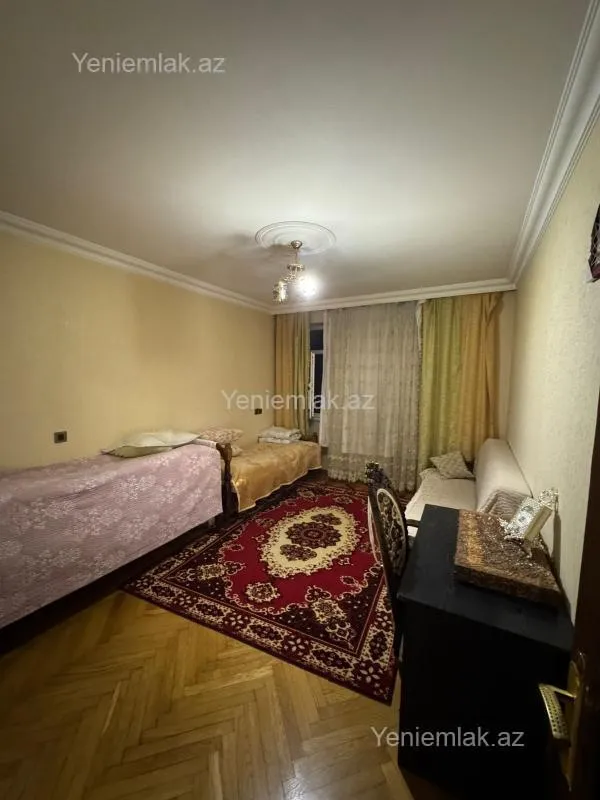 Satılır 4 otaqlı köhnə tikili 110 m²