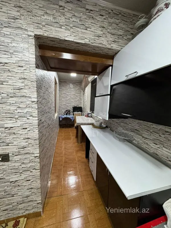 Satılır 4 otaqlı köhnə tikili 110 m²