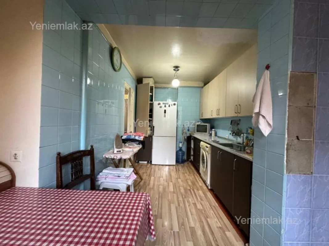Satılır 3 otaqlı köhnə tikili 115 m²