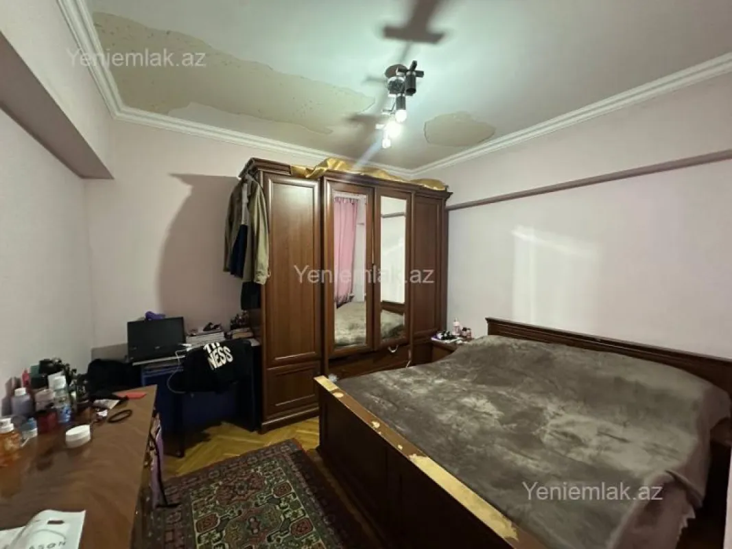 Satılır 3 otaqlı köhnə tikili 115 m²
