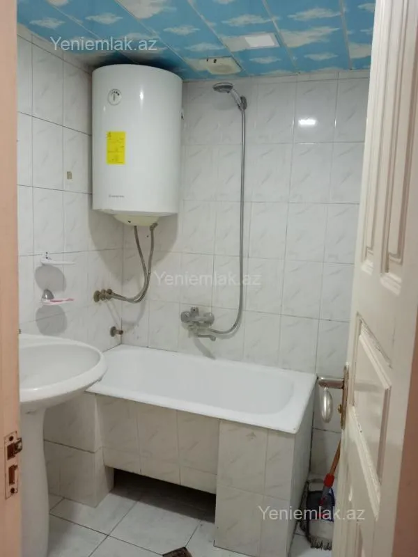 Satılır 2 otaqlı köhnə tikili 55 m²
