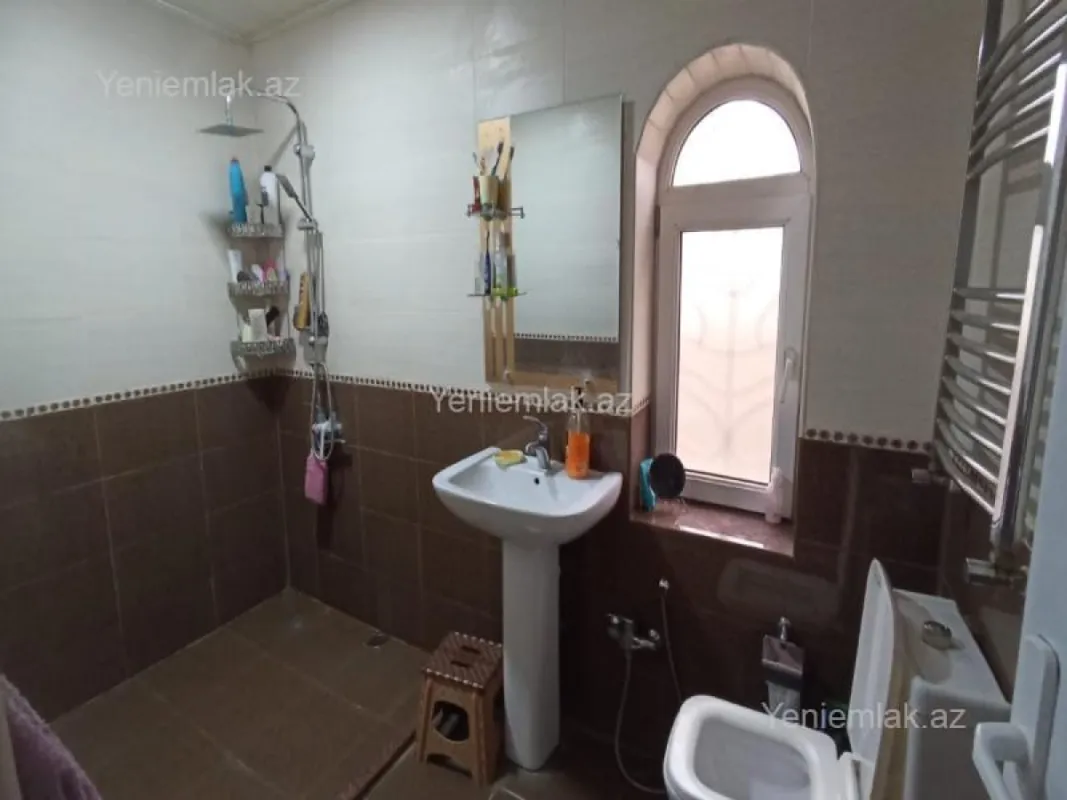 Satılır 4 otaqlı həyət evi 170 m²