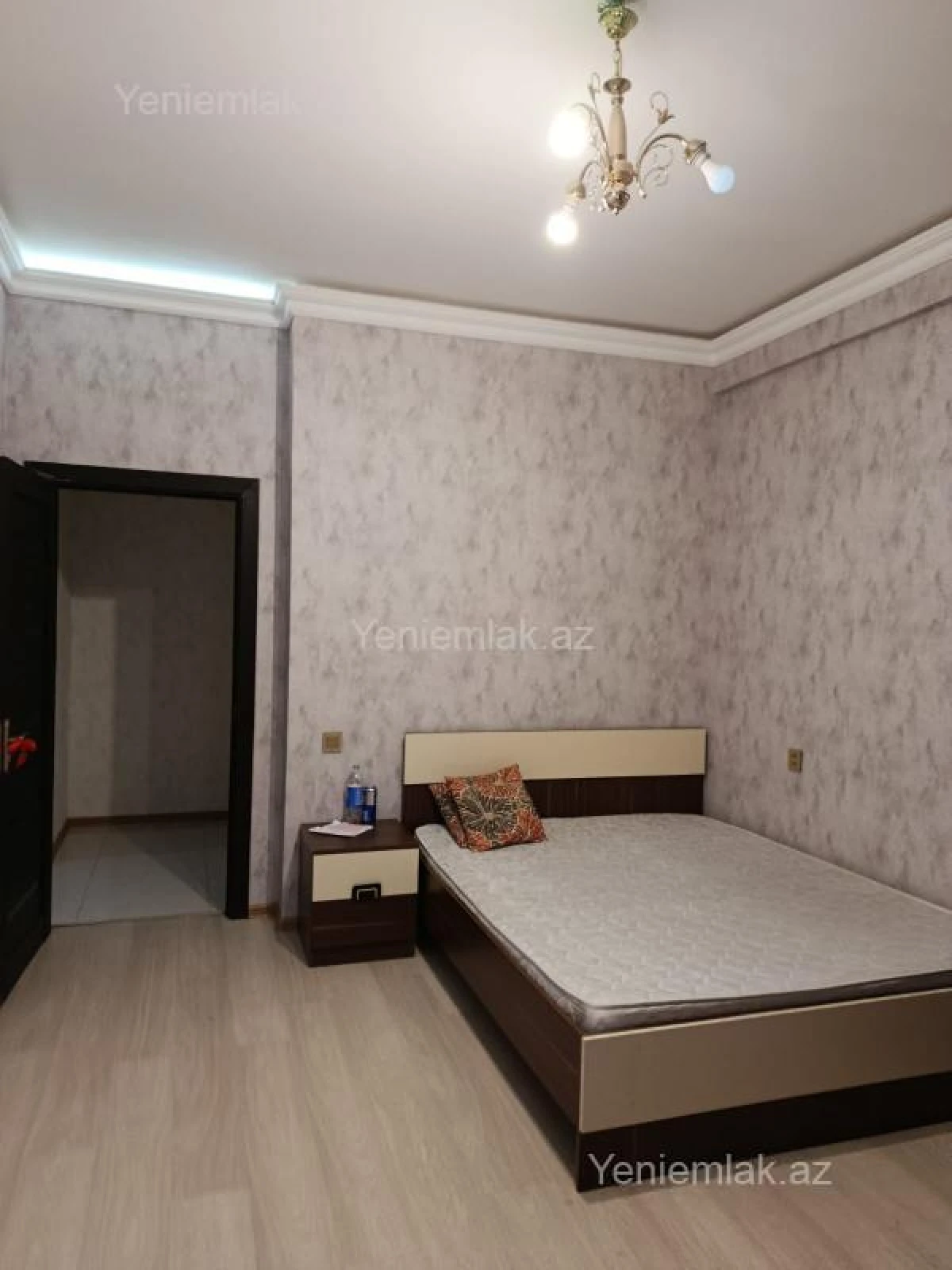 Satılır 3 otaqlı köhnə tikili 102 m²